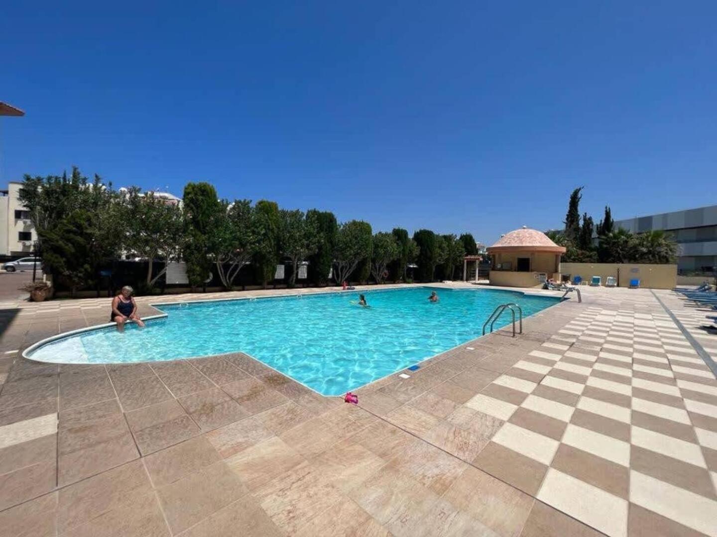 Queens Gardens Paradise Vip, Pool, Mall, Sea Paphos Exterior photo