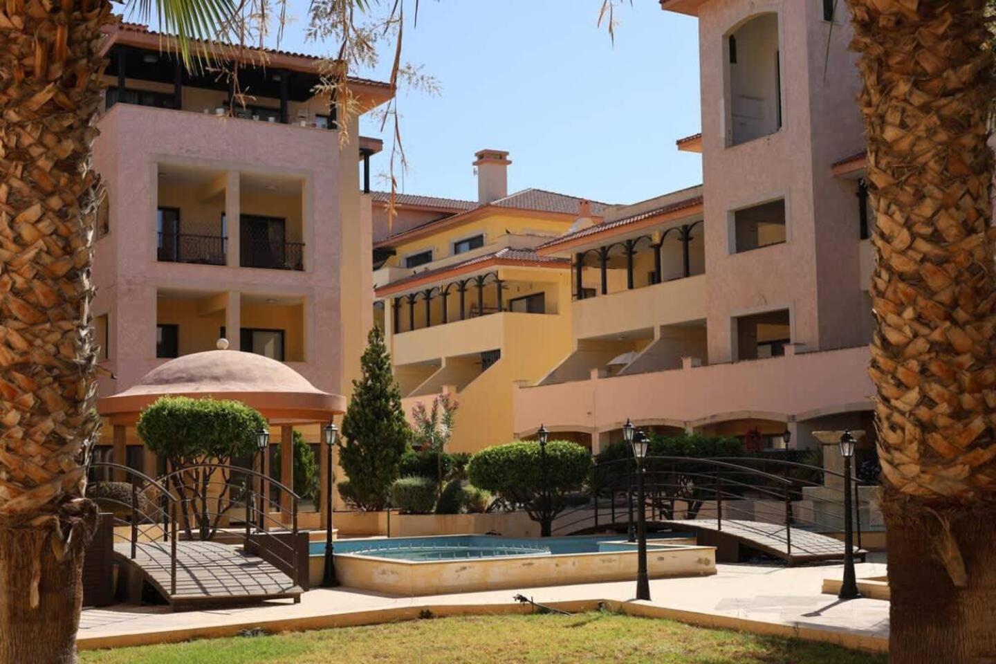 Queens Gardens Paradise Vip, Pool, Mall, Sea Paphos Exterior photo