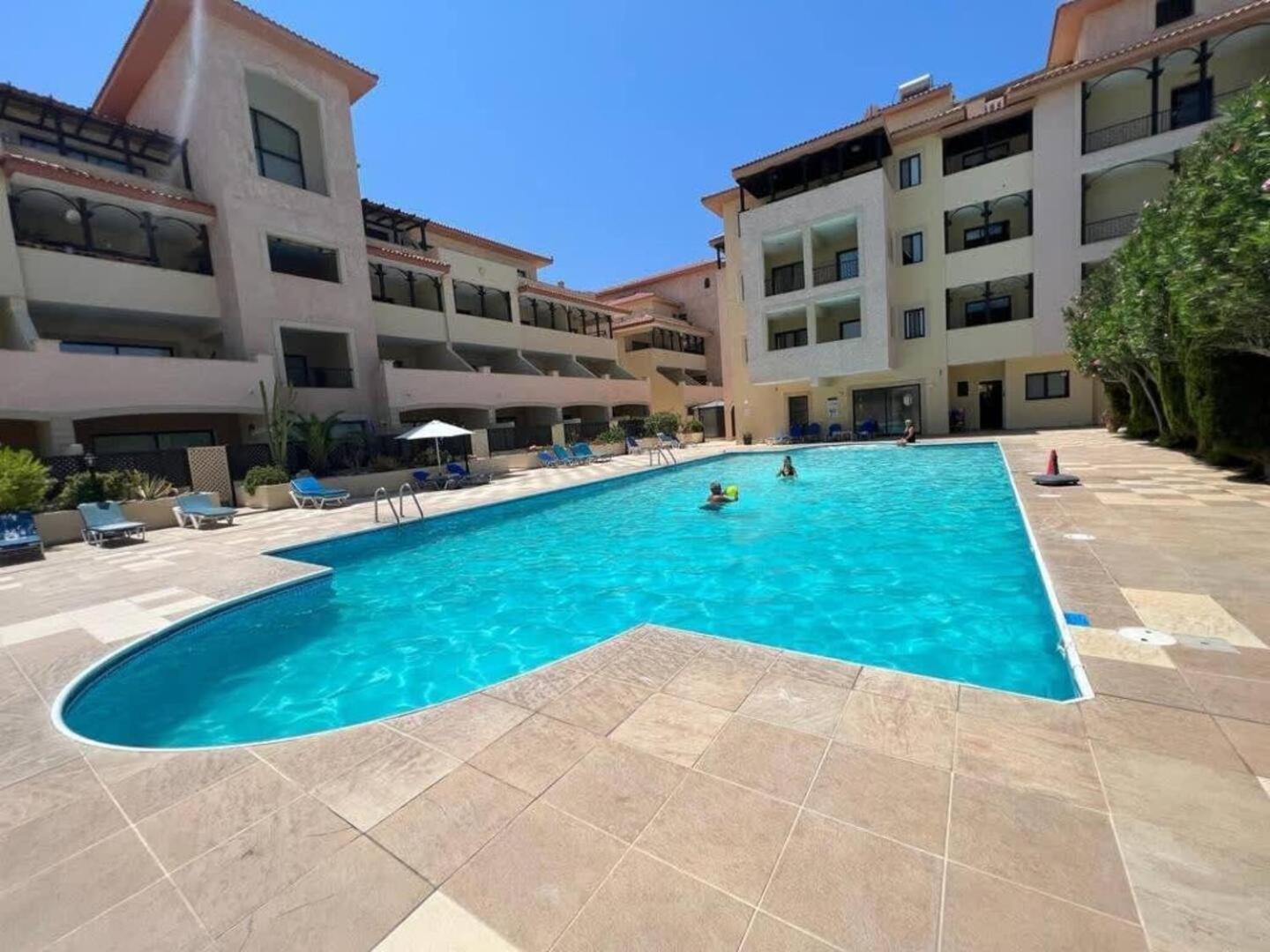 Queens Gardens Paradise Vip, Pool, Mall, Sea Paphos Exterior photo