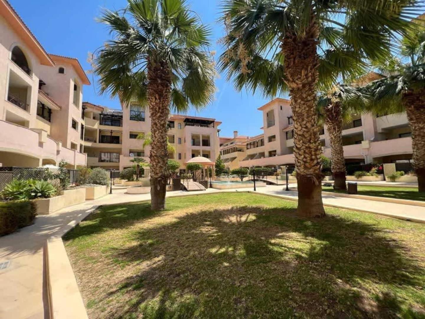 Queens Gardens Paradise Vip, Pool, Mall, Sea Paphos Exterior photo
